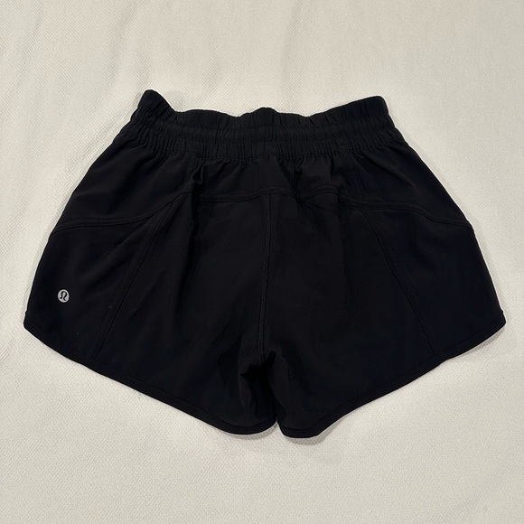 Lululemon Tracker Low Rise Short 4” Lined in Women’s Size 6, Black - Picture 2 of 3